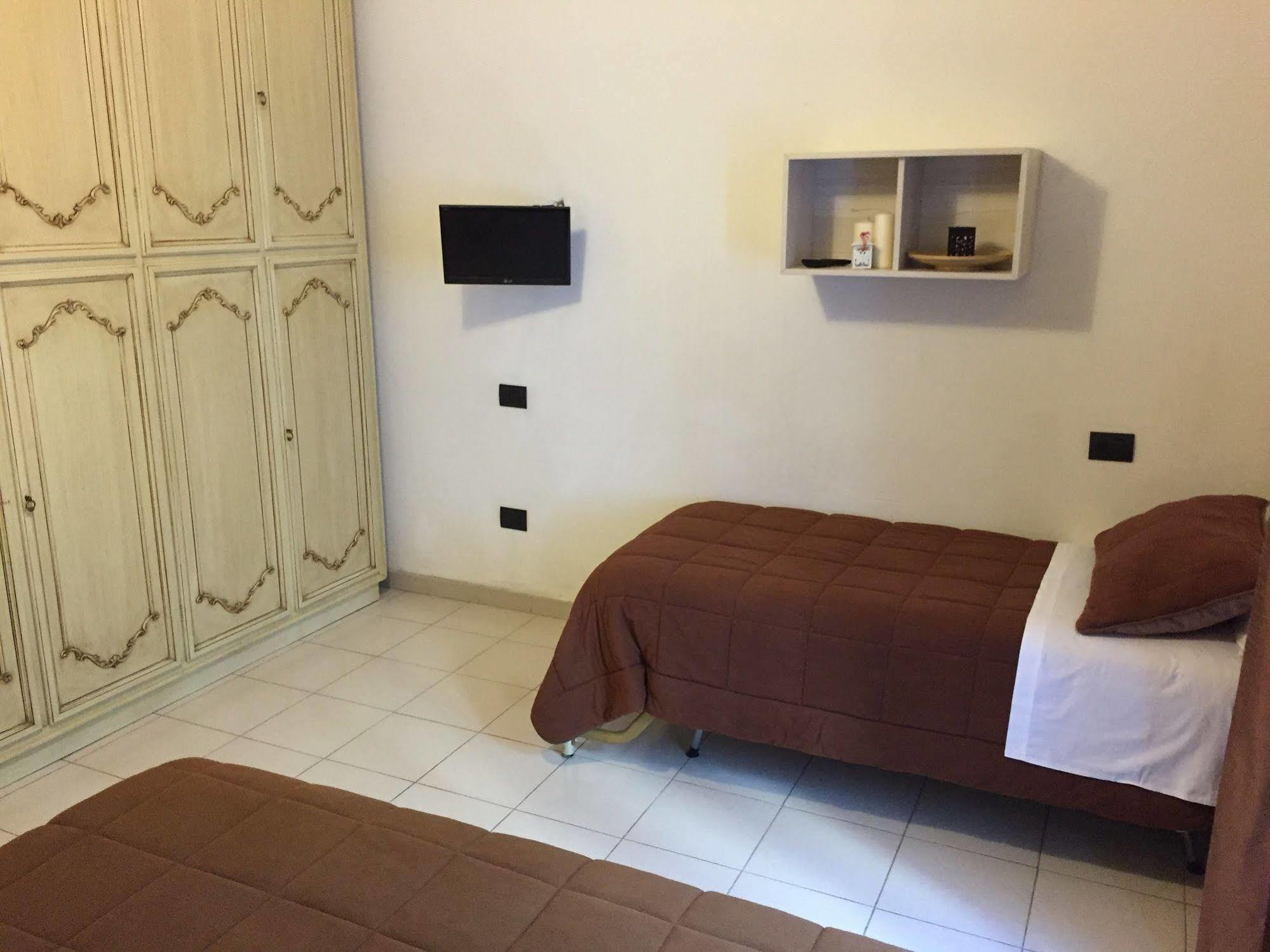 Greenriver Hotel Ponsacco Bagian luar foto