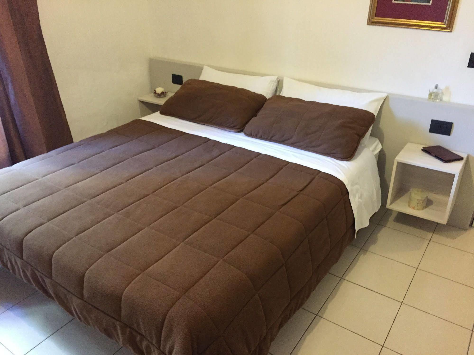 Greenriver Hotel Ponsacco Bagian luar foto